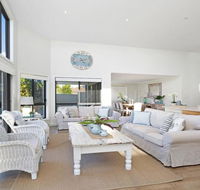 Beach 'Shac' on Parkway - New Castle Holiday