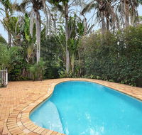 Beach Affair - 10 Callitris Crescent - New Castle Holiday