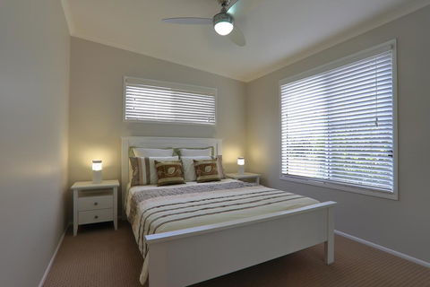 Beach Cottage On Cassia Avenue, Central Coolum Beach - New Castle Holiday 2