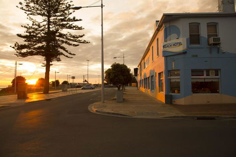 Beach Hotel - New Castle Holiday 0