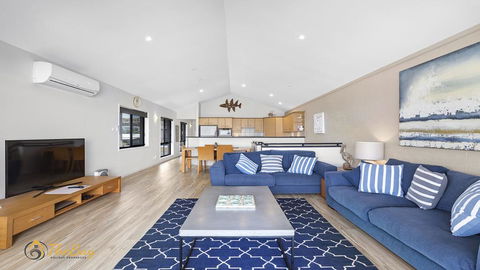 Beach House 72A Marine Drive - Fingal Bay - New Castle Holiday 2