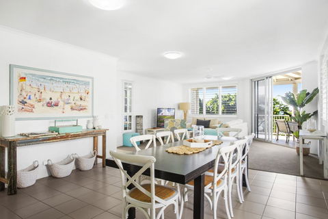 Beach Views & Breezes, Sunshine Beach - New Castle Holiday 3