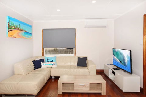 BEACH, SHOPS & FABULOUS VACATION HOME! - New Castle Holiday 3