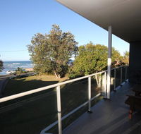 BEACHFRONT 3- 3/12 Bundella Ave LC - New Castle Holiday