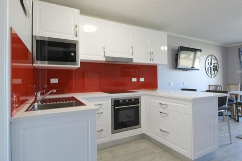 Beachfront 4, 25 Willow Street - New Castle Holiday 0