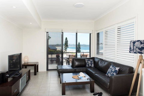 Beachfront 8 - New Castle Holiday 3