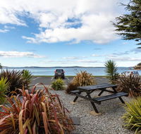 Beachfront Apartment Blackmans Bay - New Castle Holiday
