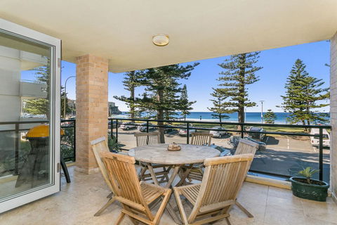 Beachfront On Golden Mile - New Castle Holiday 0