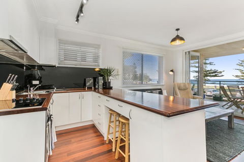 Beachfront On Golden Mile - New Castle Holiday 2