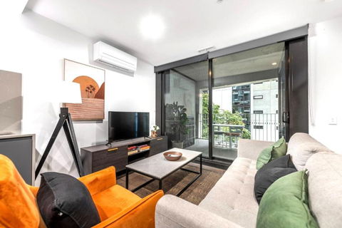 Reid City Escape Modern Stay In ACT - New Castle Holiday 1