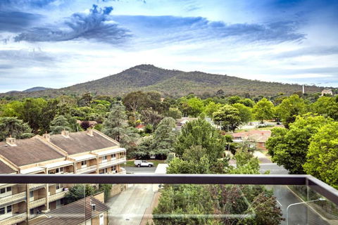 Reid City Escape Modern Stay In ACT - New Castle Holiday 3