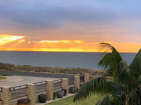Relaxing Getaway Beachfront Access Multi Family Pets Mandurah - New Castle Holiday 1