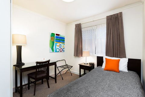 Redcliffe Motor Inn - New Castle Holiday 1