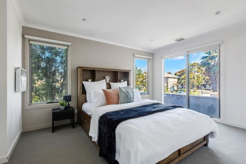 Ringtail Retreat - Contemporary Family Comforts - New Castle Holiday 2