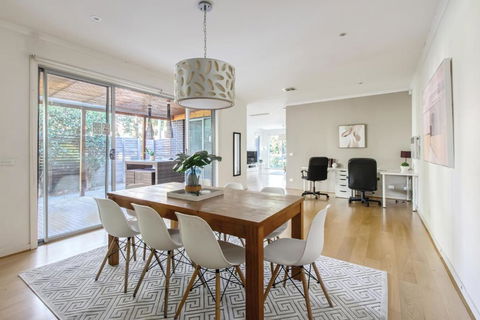 Ringtail Retreat - Contemporary Family Comforts - New Castle Holiday 1