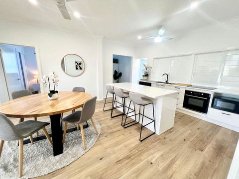 Renovated Queenslander - Upstairs 2km To Stadium - New Castle Holiday 0