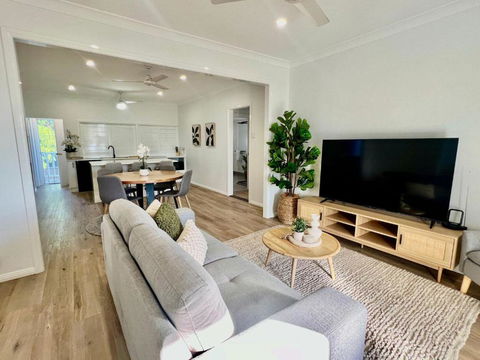 Renovated Queenslander - Upstairs 2km To Stadium - New Castle Holiday 1