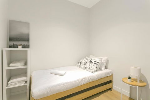 REST COLLECTION One Bedroom Apartment With Study - New Castle Holiday 3