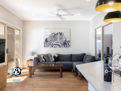 Renovated Beautiful Holiday Home With A Private Beach & Stunning Views! - New Castle Holiday 3
