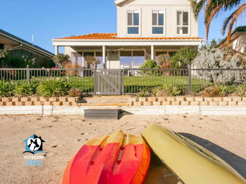 Renovated Beautiful Holiday Home With A Private Beach & Stunning Views! - New Castle Holiday 1