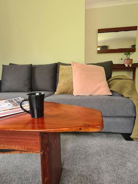 REDGUM RETREAT BRIGHT - Luxury Spa Villa - New Castle Holiday 3