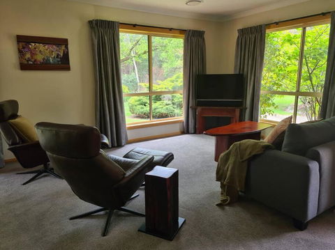 REDGUM RETREAT BRIGHT - Luxury Spa Villa - New Castle Holiday 2