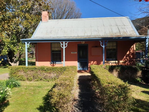 Redruth - 2 Bedroom Cottage Situated In Wandiligong - New Castle Holiday 0