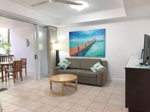 REEF RETREAT APARTMENTS PALM COVE Unit 13 - New Castle Holiday 1