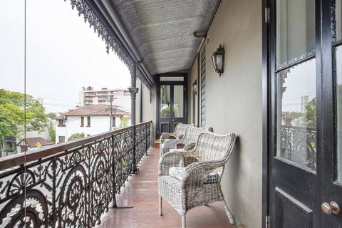 Refined Paddington Corner Terrace With Parking - New Castle Holiday 3