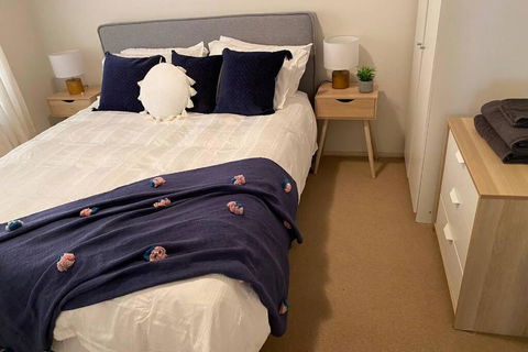 Relax In The Spa With Views Opposite Lake Eildon - New Castle Holiday 2