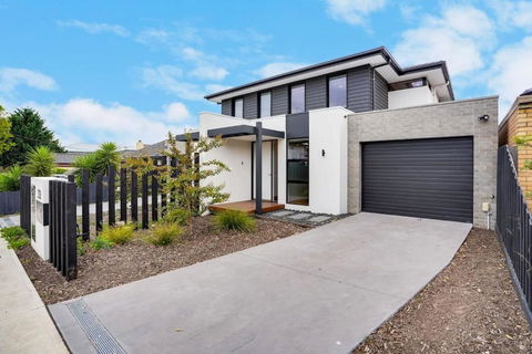 Relaxing Bentleigh Executive Family Getaway - New Castle Holiday 0