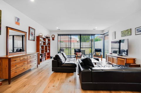 Relaxing Bentleigh Executive Family Getaway - New Castle Holiday 2
