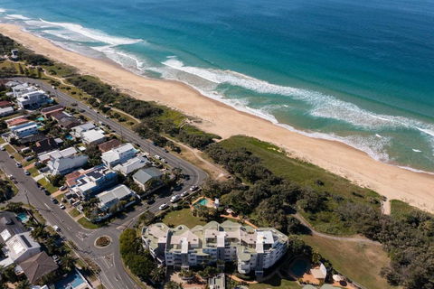 Relaxing Ocean View Apartment In Buddina - New Castle Holiday 2