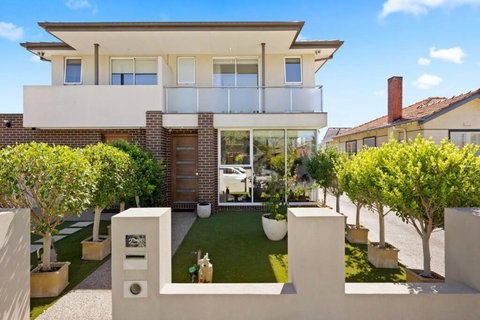 Renovated Bright Modern Retreat - New Castle Holiday 0