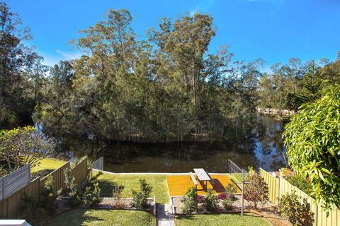 Renovated Coastal Getaway With Water Views - New Castle Holiday 0