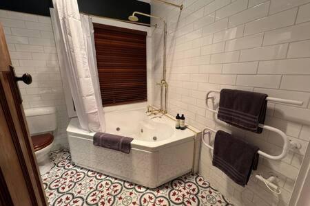 Renovated Cottage Near Cataract Gorge Launceston - New Castle Holiday 3