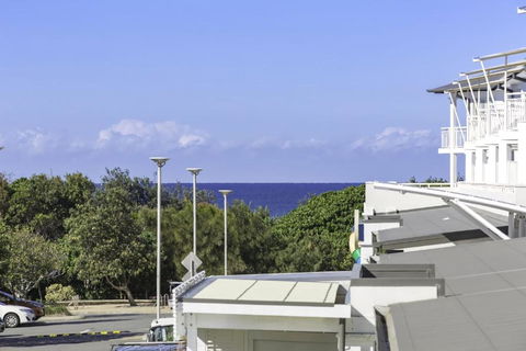 RESORT ON THE BEACH 1219/20 - New Castle Holiday 3