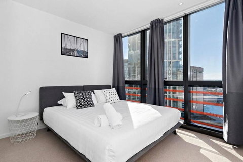 Resort-style Docklands Riverview Stay With Parking - New Castle Holiday 1