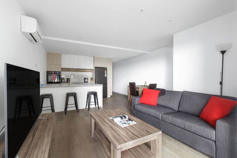 Resort Style Living In The Heart Of Moonee Ponds - New Castle Holiday 0