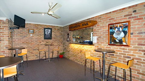 Rest Point Motor Inn - New Castle Holiday 2