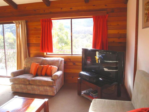 Retro 2 Bedroom Apartment - New Castle Holiday 3