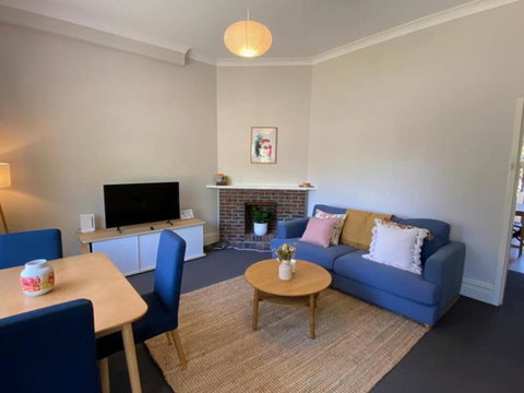 Retro Apt 6 Mins To Victoria Quay - New Castle Holiday 3