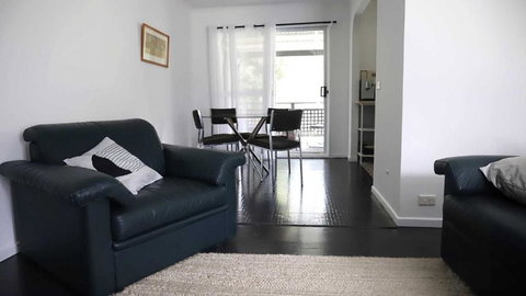 Retro Beach House - Macmasters Beach - New Castle Holiday 2