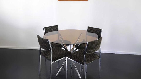 Retro Beach House - Macmasters Beach - New Castle Holiday 3