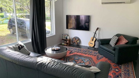 Retro Beach House - Macmasters Beach - New Castle Holiday 1