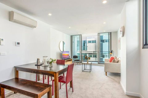 Retro Modern With Pool Near Westfield Doncaster - New Castle Holiday 0