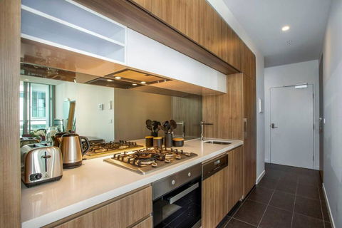 Retro Modern With Pool Near Westfield Doncaster - New Castle Holiday 1