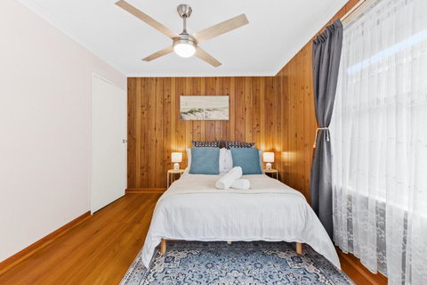 Retro Retreat - Mornington - New Castle Holiday 3