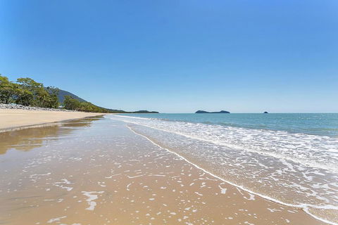 Ribbons Beachfront Apartments Clifton Beach - New Castle Holiday 2
