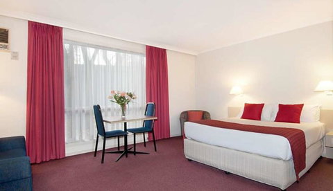 Ringwood Lake Inn - New Castle Holiday 1